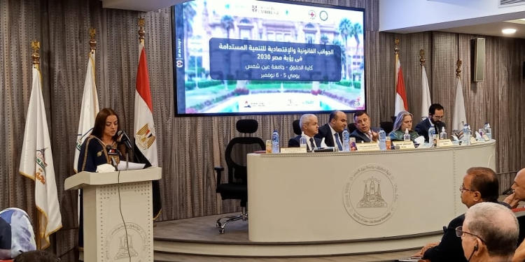 حقوق عين شمس تناقش حماية البيئة وجهود الحد من تغير المناخ