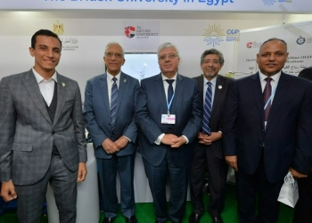 وزير التعليم العالي يتفقد جناح الجامعة البريطانية في مصر بمؤتمر قمة المناخ COP 27