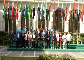 طلاب الجامعة البريطانية يشاركون فى الجلسة الافتتاحية بالبرلمان العربي