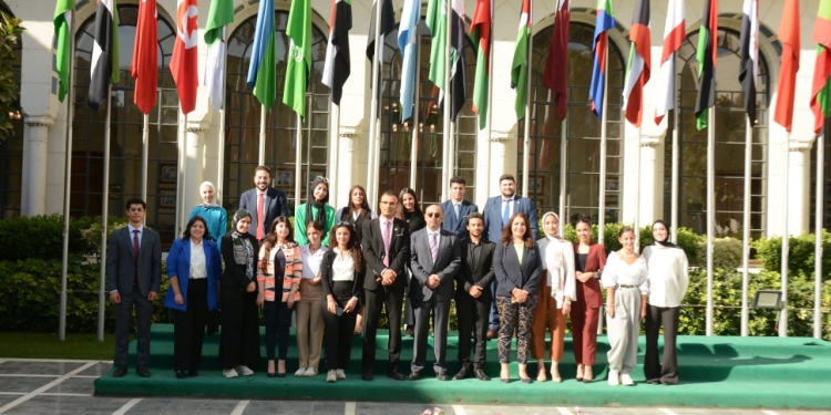 طلاب الجامعة البريطانية يشاركون فى الجلسة الافتتاحية بالبرلمان العربي
