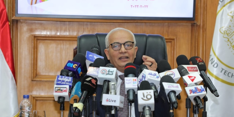 مقترح برلماني بإرسال نتيجة الثانوية العامة إلكترونيا لكل طالب والتعليم ترد