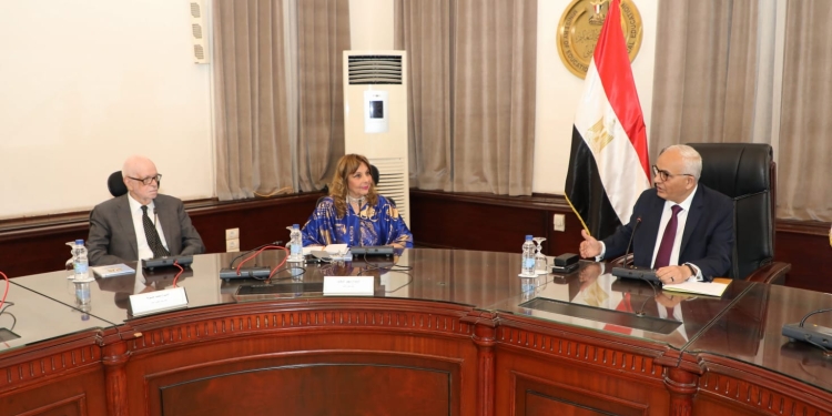 سهير السكري: نستهدف محو أميّة الأطفال وتعليمهم 4 لغات بالإضافة للعربية