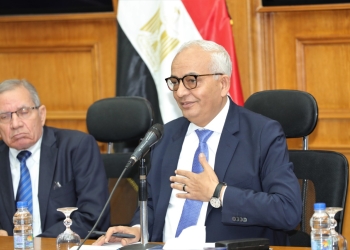 أولياء أمور مصر لوزير التعليم: كيف سيتم الانتهاء من مناهج الفصل الدراسي الثاني دون لتخفيف المناهج 