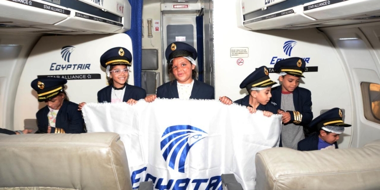 طافم طيران من أطفال مستشفى اهل مصر