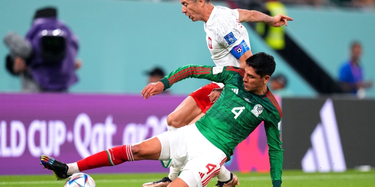 السعودية تتصدر المجموعة الثالثة عقب التعادل السلبي بين المكسيك وبولندا