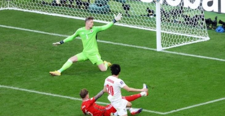 منتخب إيران يحقق فوزا قاتلا على ويلز في كأس العالم