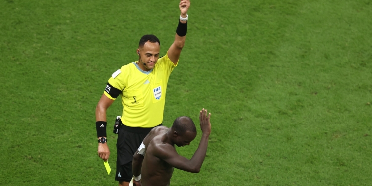 رأسية فينسنت أبو بكر تهدي الكاميرون فوزا تاريخيا على حساب البرازيل