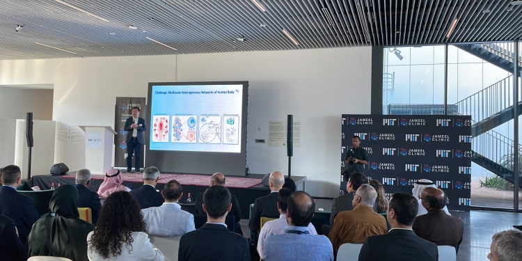 جامعة محمد بن زايد توقع اتفاقية لتطوير مركز عالمي للذكاء الاصطناعي