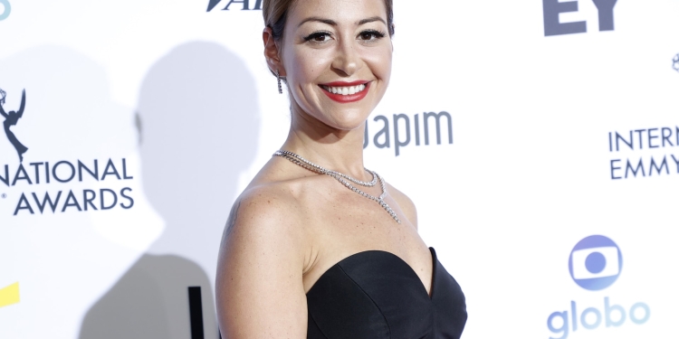 النيابة تحيل منة شلبي للمحاكمة الجنائية