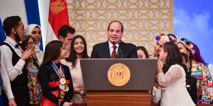 بحضور السيسي.. كلمة مؤثرة لكندة علوش لأمهات أطفال قادرون باختلاف