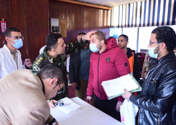 جامعة سوهاج تستقبل لجنة التجنيد والتعبئة بأسيوط لإنهاء موقف طلاب ذوي الإعاقة