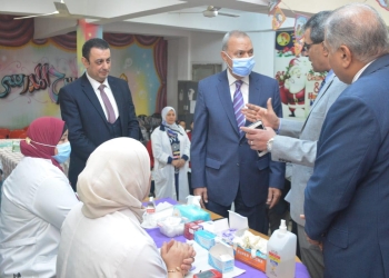 محافظ القليوبيه يتابع حملة الكشف عن الأنيميا لطلاب الابتدائي