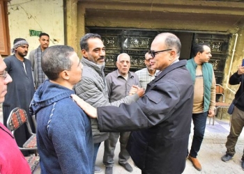 محافظ أسيوط معزيًا أسرة الطالبة ضحية ضرب مدرسها: إحالة المعلم والمديرة للشئون القانونية 