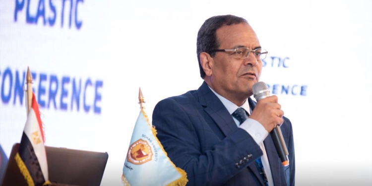 الدكتور مصطفى عبدالخالق رئيس جامعة سوهاج