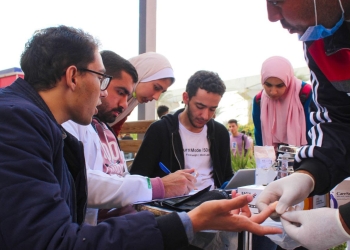 طلاب صيدلة الأهرام الكندية ينظمون حملة للتوعية بالتبرع بالدم