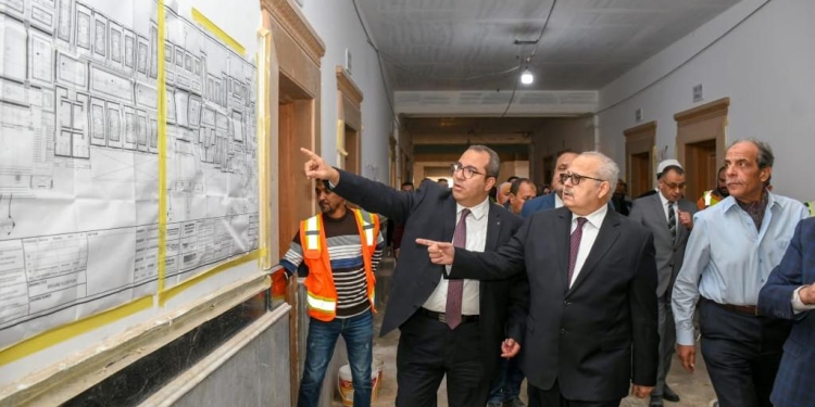 الخشت يتابع ميدانيا الموقف التنفيذى للتشطيبات النهائية بمشروع جامعة القاهرة الدولية