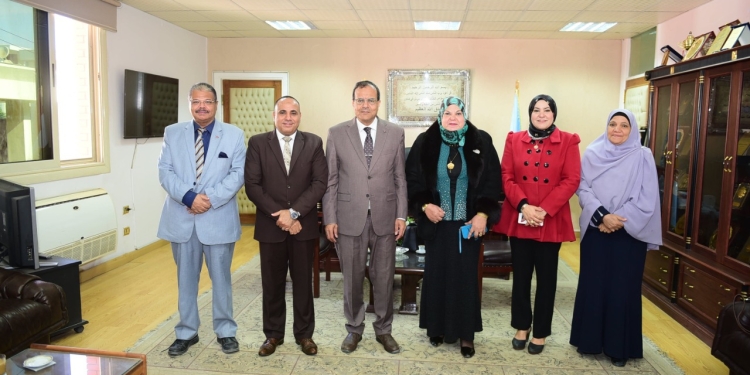 جامعة سوهاج تستضيف أول طبيبة صماء في العالم لإلقاء ندوة بعنوان “صماء أسمعت العالم”