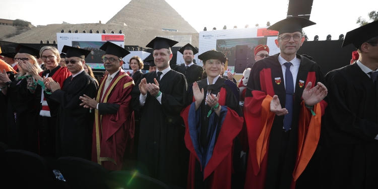 كلية إدارة الأعمال بالجامعة الأمريكية تستضيف حفل تخرج ماجستير الإدارة الدولية