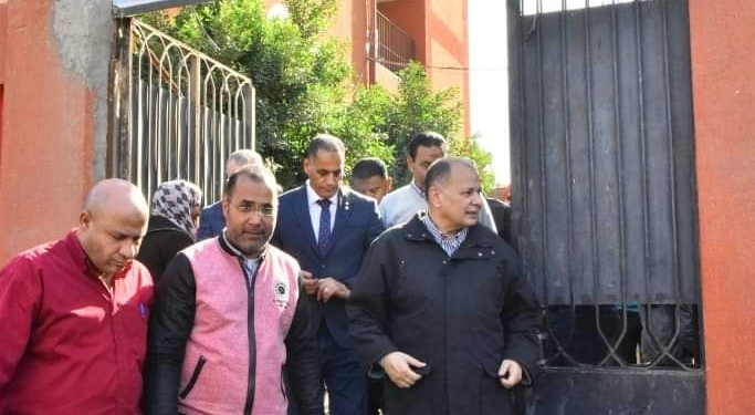 محافظ أسيوط يتفقد مبادرة الكشف عن الانيميا والسمنة