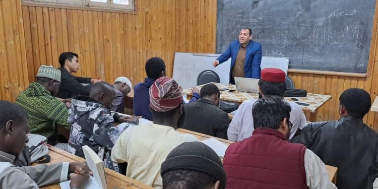 «البحوث الإسلامية»: بدء سلسلة المراجعات العلمية للمناهج الدراسية للطلاب الوافدين