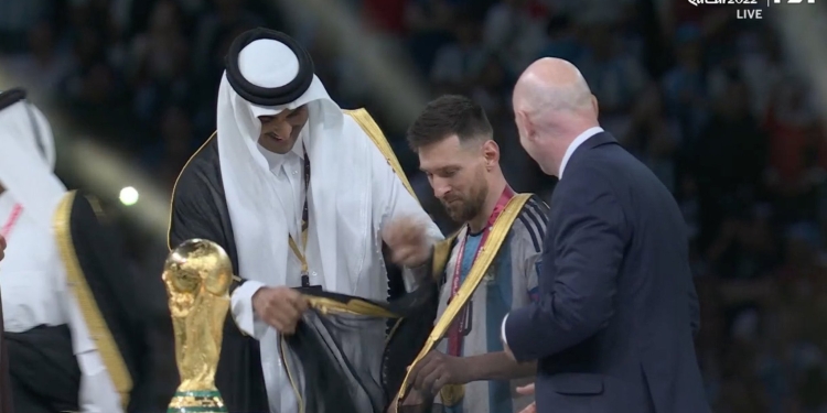 ميسى بالبيشت القطرى يرقع كأس العالم