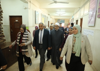 ﻿رئيس جامعة الأزهر يتابع انتظام العملية التعليمية لكلية التربية بنات بمدينة نصر