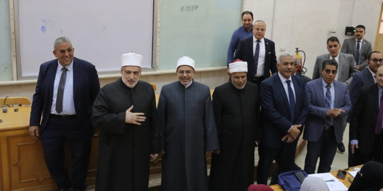 وكيل الأزهر ورئيس جامعة الأزهر يتفقدان انتظام العملية التعليمية في كليات الطب بدمياط