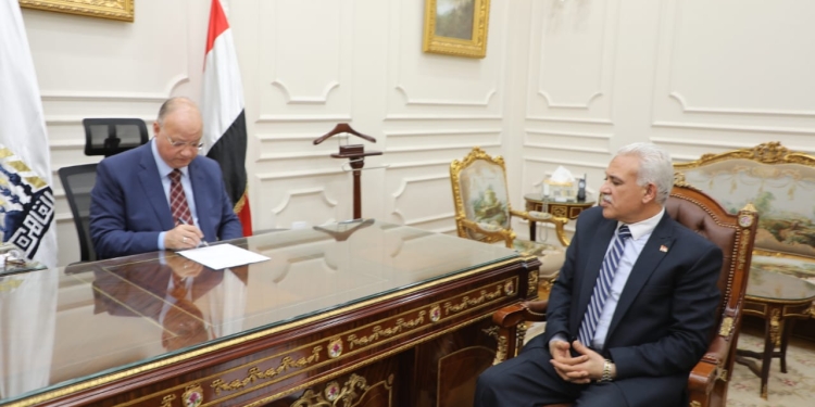 محافظ القاهرة يعتمد جداول امتحانات الترم الأول لصفوف النقل