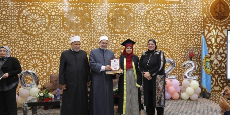 ﻿رئيس جامعة الأزهر يشهد تخريج الدفعة 22 بكلية الدراسات الإسلامية بالزقازيق