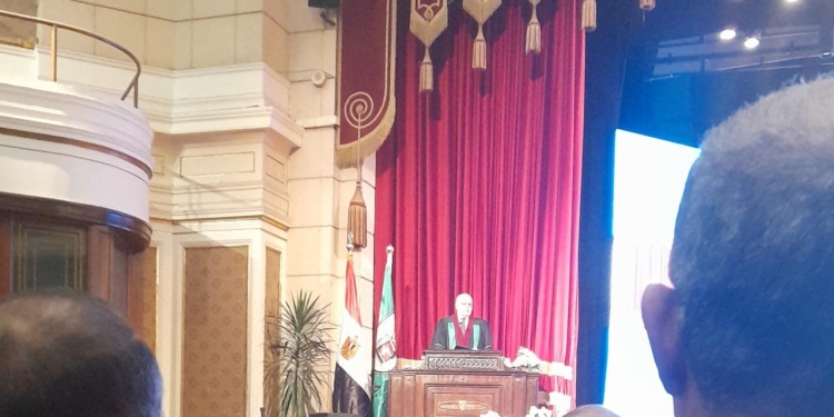 نائب رئيس جامعة القاهرة: 250 ألف مستفيد من خدمات قوافل الجامعة
