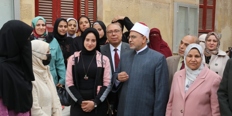 ﻿رئيس جامعة الأزهر يتفقد كلية الدراسات الإسلامية بدمنهور ويتابع جاهزيتها لامتحانات الفصل الدراسي الأول