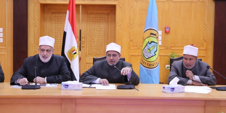 مجلس جامعة الأزهر يبحث استعدادات الجامعة لامتحانات الفصل الدراسي الأول