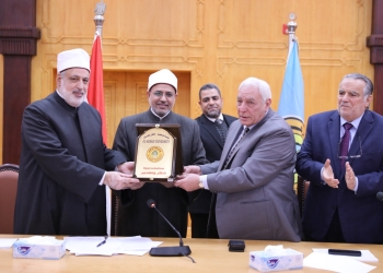 مجلس جامعة الأزهر يكرم الدكتور أسامة العبد والمهندس قتيلو لجهودهم في إنشاء فرع الجامعة بدمياط