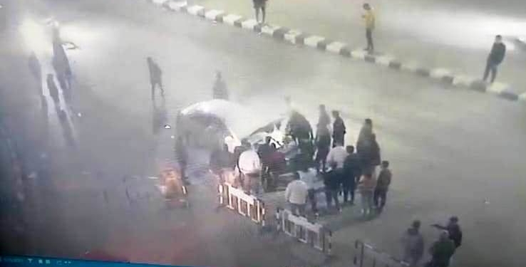 أمن جامعة أسيوط ينقذ قائد سيارة من الموت