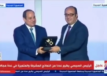 الأول في العالم العربي وأفريقيا.. السيسي يكرم مركز أورام جامعة المنصورة