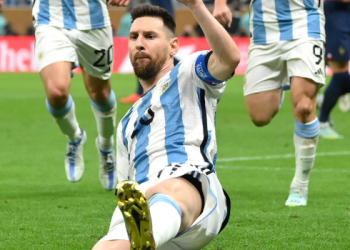 تقارير: ميسي يضع قدما خارج باريس سان جيرمان