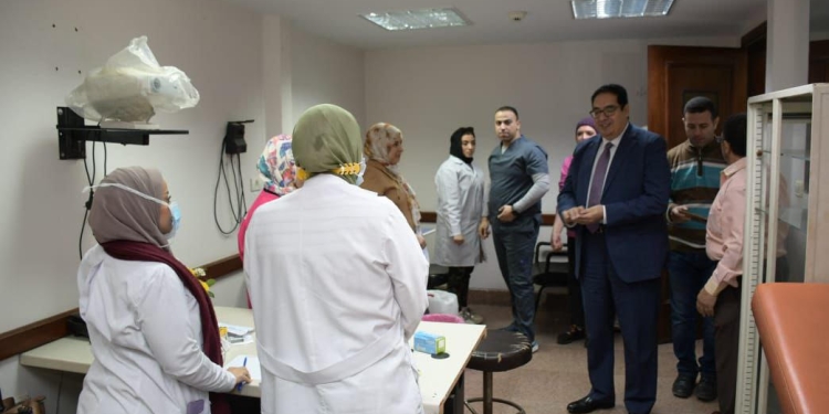 جامعة القاهرة تنظم حملة للكشف المبكر عن أمراض الكبد الدهنى وقافلة طبية لرعاية المسنين