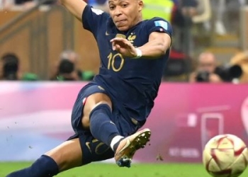 تقارير: مبابي وعد مشجعي باريس سان جيرمان بالبقاء