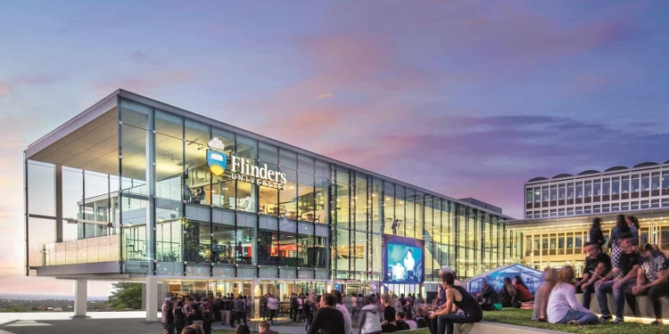 جامعة فلندرز الأسترالية تقدم منح دراسية ممولة للطلاب الجامعيين 