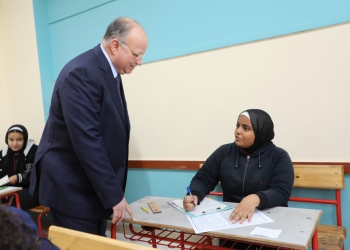 محافظ القاهرة يتفقد لجان امتحانات الشهادة الإعدادية ويوجه رسالة للأهالي