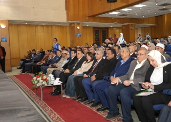 رئيس جامعة الزقازيق يشهد افتتاح فعاليات المبادرة الرئاسية "مراكب النجاة" للتوعية بمخاطر الهجرة غير الشرعية