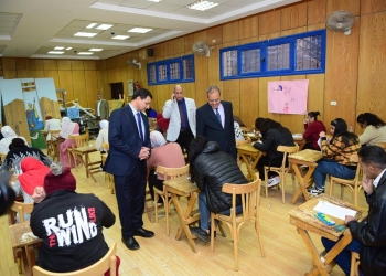 رئيس جامعة سوهاج يتابع سير أعمال الامتحانات بكليتي «التربية والحقوق»