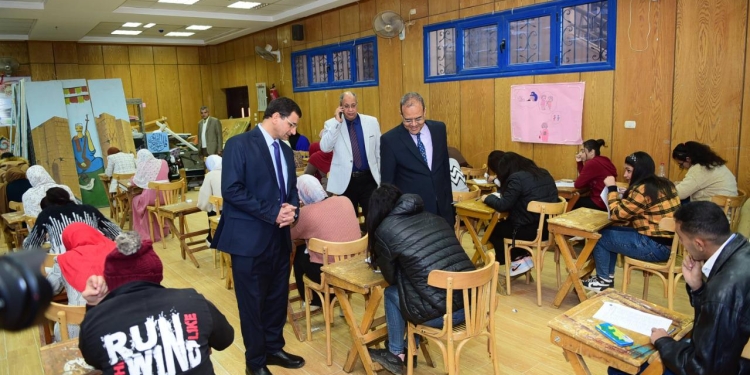 رئيس جامعة سوهاج يتابع سير أعمال الامتحانات بكليتي «التربية والحقوق»