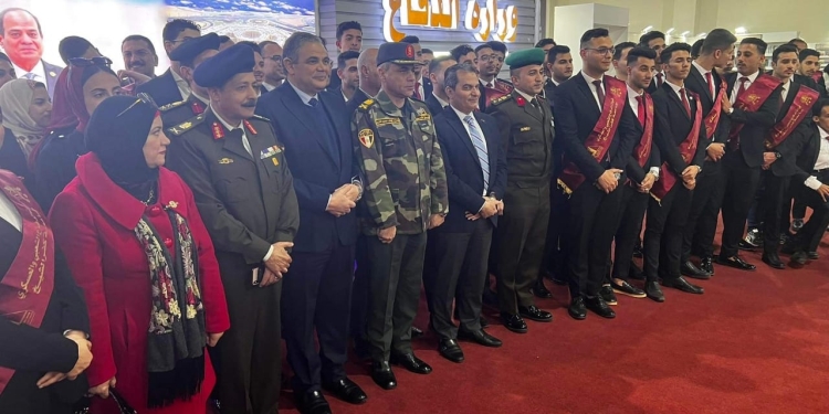 جامعة كفرالشيخ تنظم زيارة لجناح وزارة الدفاع في معرض القاهرة الدولي للكتاب