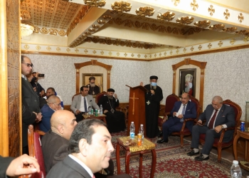 رئيس جامعة الزقازيق يهنئ الأنبا مقار أسقف فاقوس والعاشر من رمضان بعيد الميلاد المجيد