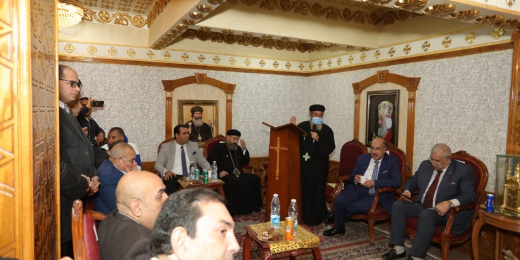 رئيس جامعة الزقازيق يهنئ الأنبا مقار أسقف فاقوس والعاشر من رمضان بعيد الميلاد المجيد