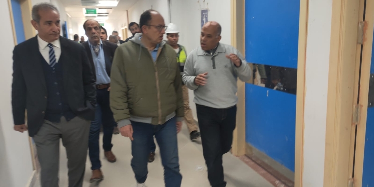رئيس جامعة حلوان يتفقد مستشفي بدر الجامعي قبل افتتاح المرحلة الأخيرة