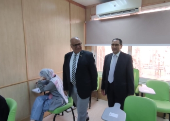 رئيس جامعة مدينة السادات يتفقد سير الامتحانات بكلية الحاسبات