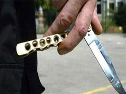 “غششني لأعورك”.. طالب ووالده يعتديان على زميله بـ27 غرزة في وجهه أمام مدرسة