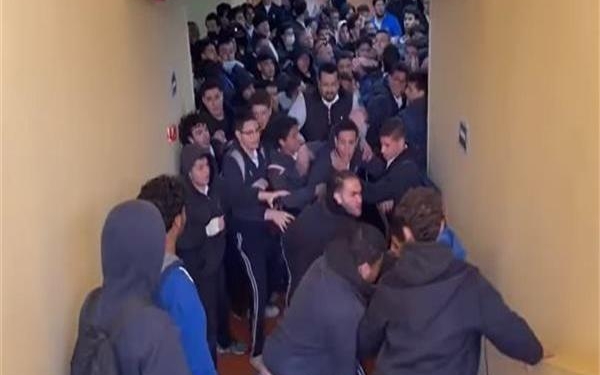 سلاح أبيض وتحرش.. لحظات رعب يعيشها طلاب مدارس لغات بامتحانات الإعدادية.. والشرطة تتدخل